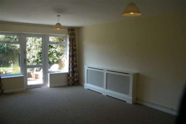  Image of 3 bedroom Detached house to rent in Roman Way Bourton-on-the-Water Cheltenham GL54 at Cheltenham, GL54 2EW