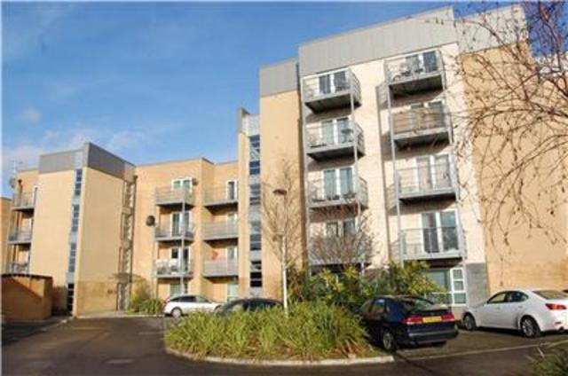  Image of 2 bedroom Flat to rent in Oldchurch Road Romford RM7 at Oldchurch Road Romford Rush Green, RM7 0BG