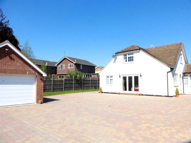  Image of 4 bedroom Semi-Detached house for sale in Rosedale Close Bricket Wood St. Albans AL2 at Rosedale Close Bricket Wood St. Albans, AL2 3XE