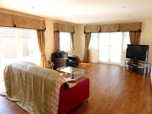  Image of 4 bedroom Semi-Detached house for sale in Rosedale Close Bricket Wood St. Albans AL2 at Rosedale Close Bricket Wood St. Albans, AL2 3XE