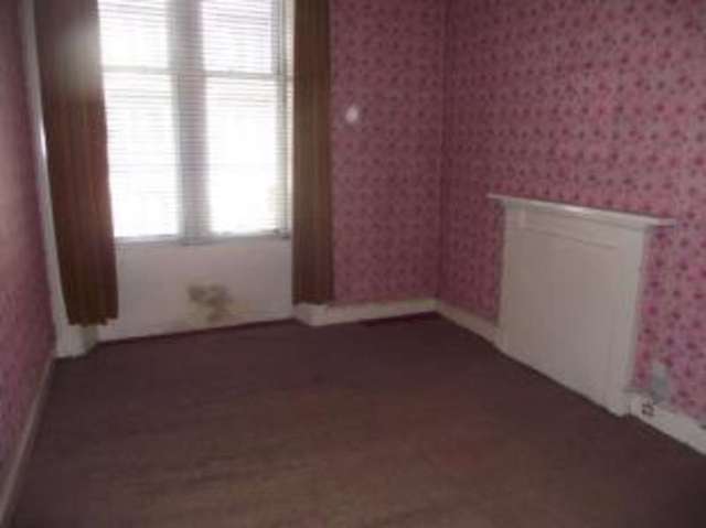  Image of 2 bedroom Flat for sale in Roslea Drive Dennistoun Glasgow G31 at Dennistoun Glasgow Birkwood, G31 2RR