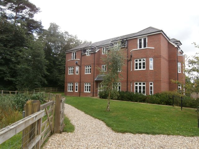  Image of 2 bedroom Flat to rent in Rowlock Gardens Hermitage Thatcham RG18 at Hermitage Thatcham Little Hungerford, RG18 9WT