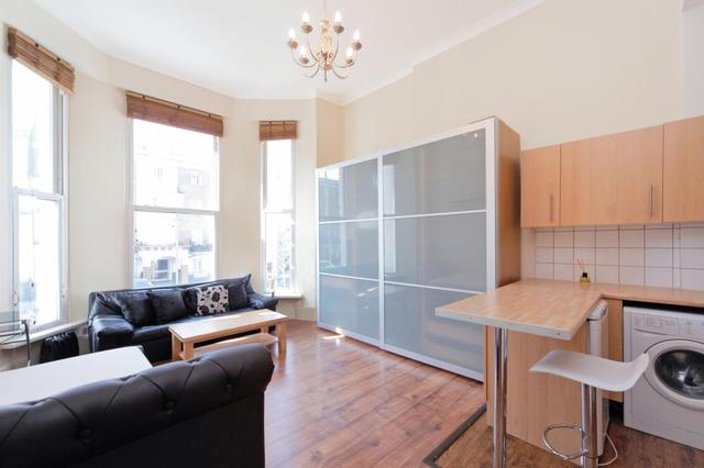  Image of Studio flat to rent in Russell Road London W14 at Russell Road  Kensington, W14 8HU