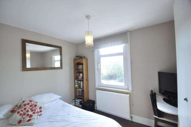  Image of 3 bedroom Flat to rent in Russell Road London SW19 at Wimbledon London South Wimbledon, SW19 1LN