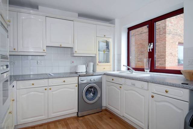  Image of 2 bedroom Flat to rent in William Morris Way London SW6 at Sailmakers Court  William Morris Way, SW6 2UX