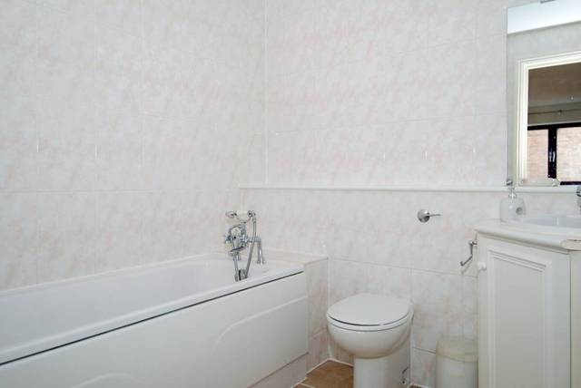  Image of 2 bedroom Flat to rent in William Morris Way London SW6 at Sailmakers Court  William Morris Way, SW6 2UX