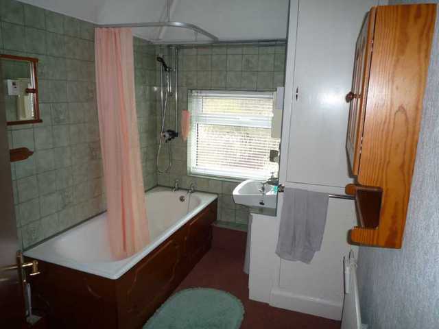  Image of 3 bedroom Semi-Detached house to rent in Sarehole Road Hall Green Birmingham B28 at SAREHOLE ROAD  BIRMINGHAM, B28 8DT
