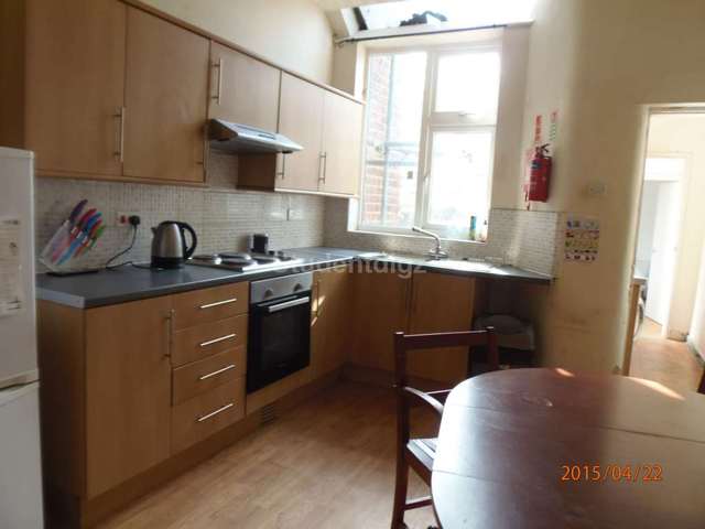  Image of 6 bedroom Detached house to rent in Scarsdale Road Manchester M14 at Scarsdale Road  Manchester, M14 5PR