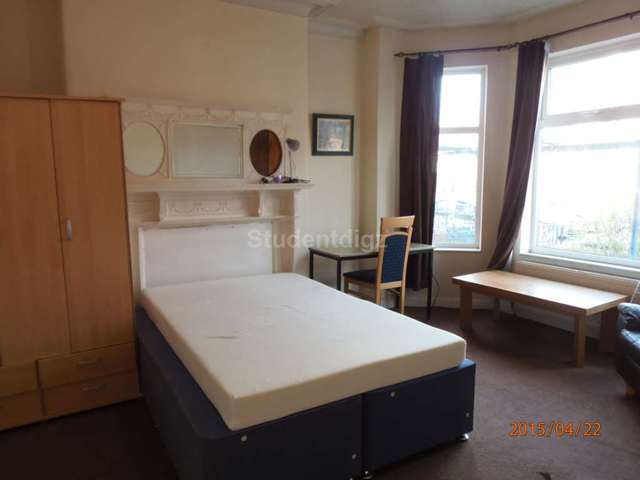  Image of 6 bedroom Detached house to rent in Scarsdale Road Manchester M14 at Scarsdale Road  Manchester, M14 5PR