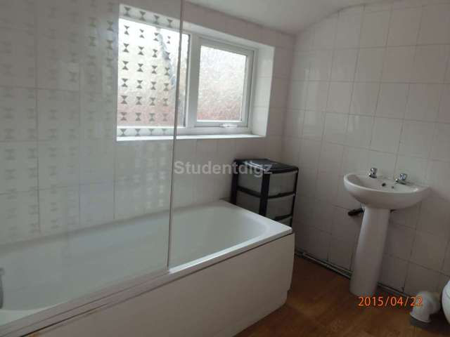  Image of 6 bedroom Detached house to rent in Scarsdale Road Manchester M14 at Scarsdale Road  Manchester, M14 5PR