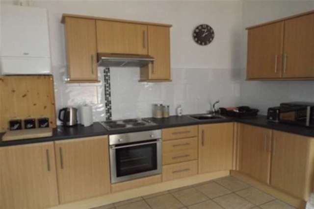  Image of 2 bedroom Terraced house to rent in School Street Moldgreen Huddersfield HD5 at Huddersfield, HD5 8AU