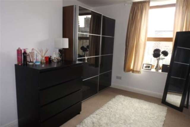  Image of 2 bedroom Terraced house to rent in School Street Moldgreen Huddersfield HD5 at Huddersfield, HD5 8AU