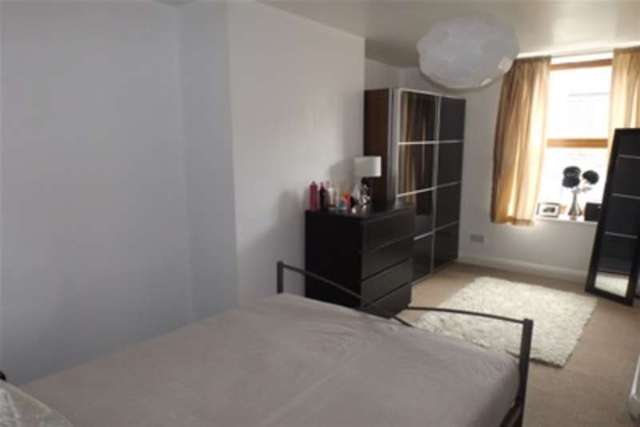  Image of 2 bedroom Terraced house to rent in School Street Moldgreen Huddersfield HD5 at Huddersfield, HD5 8AU
