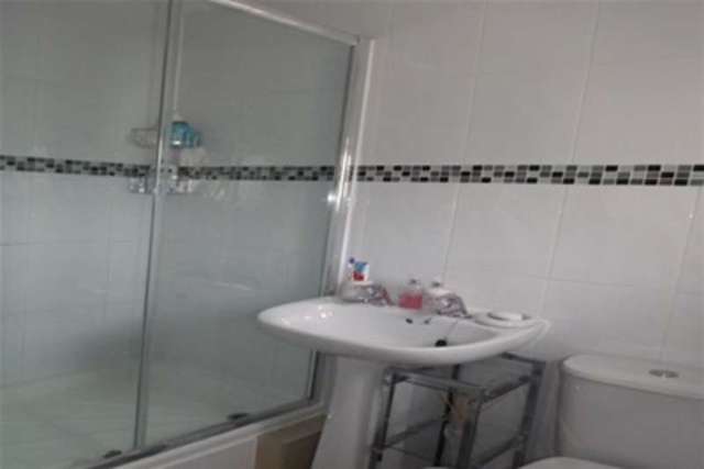  Image of 2 bedroom Terraced house to rent in School Street Moldgreen Huddersfield HD5 at Huddersfield, HD5 8AU