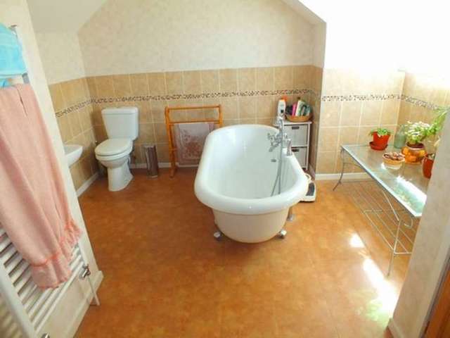  Image of 3 bedroom Chalet for sale in Scalwell Lane Seaton EX12 at Scalwell Lane  Seaton, EX12 2JP