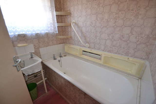  Image of 2 bedroom Flat for sale in Selborne Avenue London E12 at London Little Ilford, E12 5NP