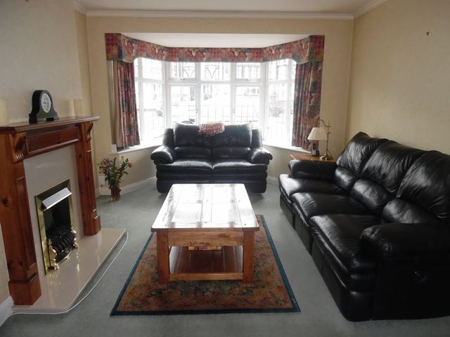  Image of 1 bedroom Property to rent in Seymour Avenue Morden SM4 at Morden, SM4 4RF