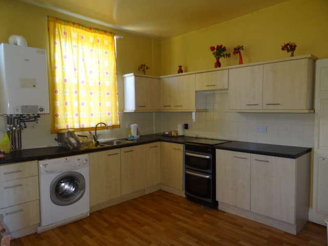  Image of 3 bedroom Terraced house to rent in Shepherds Place Leeds LS8 at Harehills Leeds West Yorkshire, LS8 4LR