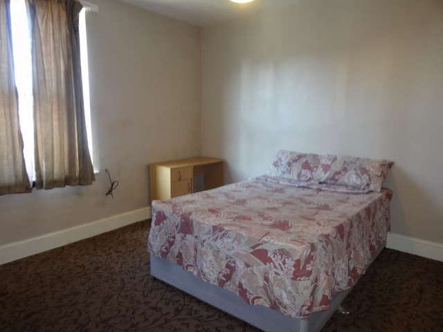  Image of 3 bedroom Terraced house to rent in Shepherds Place Leeds LS8 at Harehills Leeds West Yorkshire, LS8 4LR