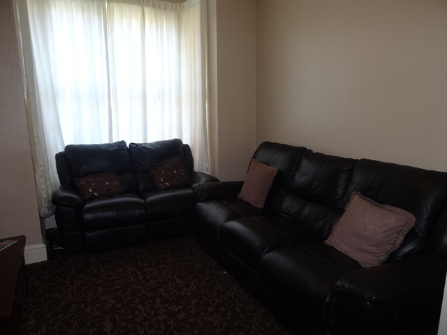  Image of 3 bedroom Terraced house to rent in Shepherds Place Leeds LS8 at Shepherds Place Harehills Leeds, LS8 4LR