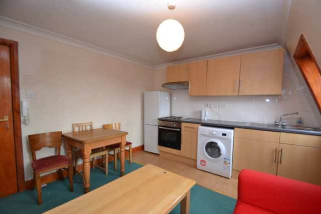 Image of 2 bedroom Flat to rent in Shepherds Bush Road London W6 at Shepherds Bush Road  London, W6 7PD