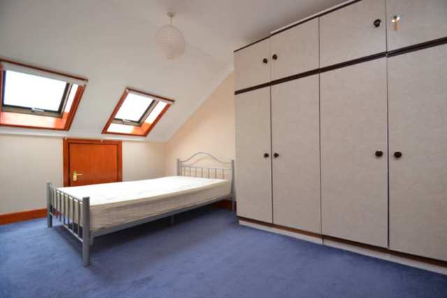  Image of 2 bedroom Flat to rent in Shepherds Bush Road London W6 at Shepherds Bush Road  London, W6 7PD