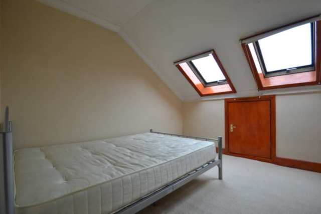  Image of 2 bedroom Flat to rent in Shepherds Bush Road London W6 at Shepherds Bush Road  London, W6 7PD