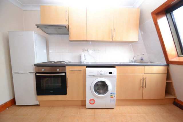  Image of 2 bedroom Flat to rent in Shepherds Bush Road London W6 at Shepherds Bush Road  London, W6 7PD