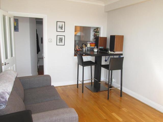  Image of 2 bedroom Flat to rent in Shepherds Bush Road London W6 at London, W6 7LZ