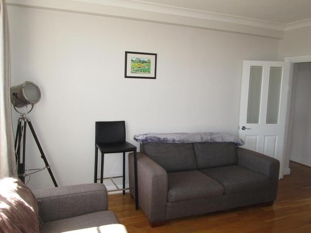  Image of 2 bedroom Flat to rent in Shepherds Bush Road London W6 at London, W6 7LZ