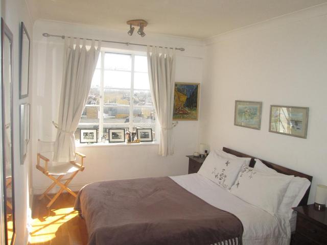  Image of 2 bedroom Flat to rent in Shepherds Bush Road London W6 at London, W6 7LZ