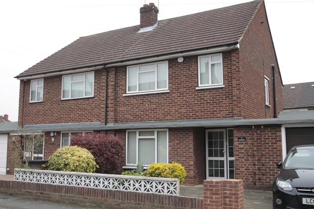  Image of 3 bedroom Detached house to rent in Snellings Road Hersham Walton-on-Thames KT12 at Hersham  Walton-on-Thames, KT12 5JG
