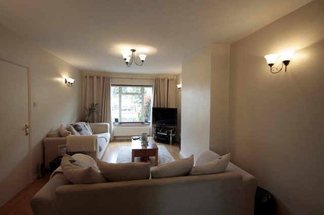  Image of 3 bedroom Detached house to rent in Snellings Road Hersham Walton-on-Thames KT12 at Hersham  Walton-on-Thames, KT12 5JG