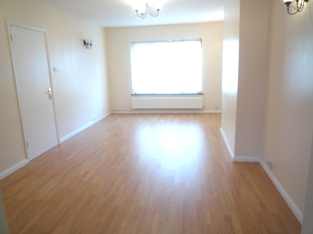  Image of 3 bedroom Detached house to rent in Snellings Road Hersham Walton-on-Thames KT12 at Hersham  Walton-on-Thames, KT12 5JG