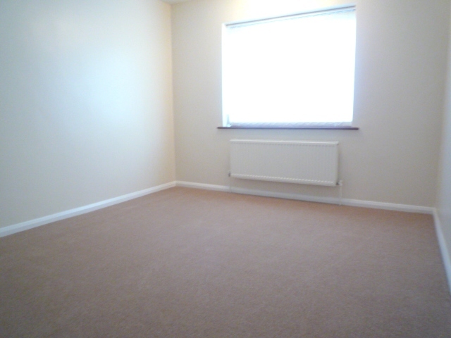  Image of 3 bedroom Detached house to rent in Snellings Road Hersham Walton-on-Thames KT12 at Hersham  Walton-on-Thames, KT12 5JG