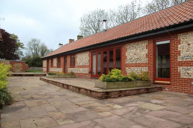 Image of 4 bedroom Property for sale in Carbrooke Carbrooke Thetford IP25 at Shipdham Road Carbrooke Carbrooke, IP25 6SY