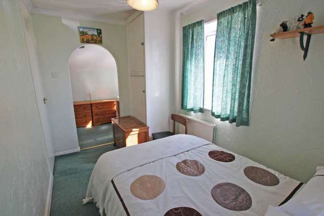  Image of 3 bedroom Semi-Detached house for sale in South Park Avenue Didcot OX11 at South Park Avenue  Didcot, OX11 8NB