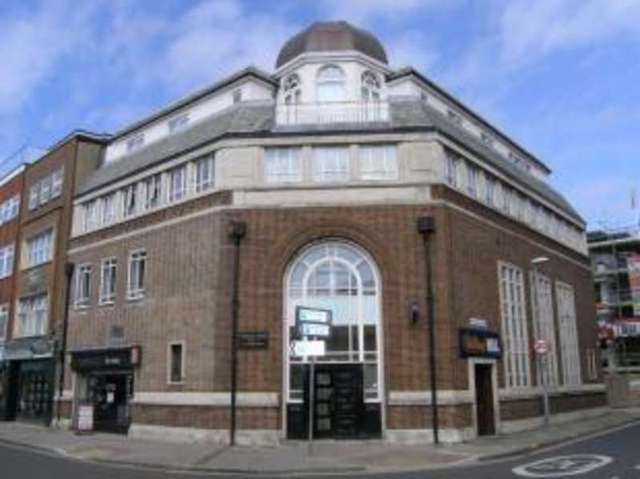  Image of 2 bedroom Flat for sale in Osborne Road Southsea PO5 at Southsea Hampshire Portsmouth, PO5 3LS