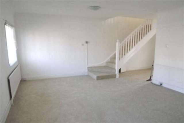  Image of 3 bedroom Maisonette to rent in St. Albans Road Watford WD24 at Watford, WD24 6QU