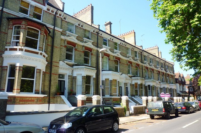  Image of 1 bedroom Ground Flat to rent in St. Andrews Square Surbiton KT6 at 37 St. Andrews Square  Surbiton, KT6 4EG