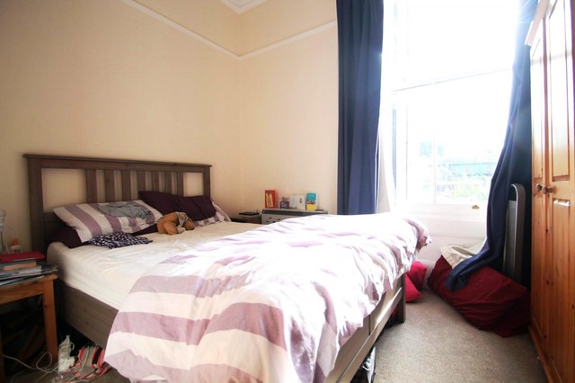  Image of 1 bedroom Ground Flat to rent in St. Andrews Square Surbiton KT6 at 37 St. Andrews Square  Surbiton, KT6 4EG