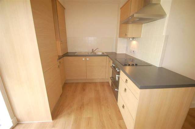  Image of 1 bedroom Apartment to rent in St. Catherines Close London SW17 at Raynes Park, SW20 9NL
