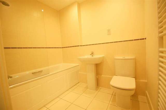  Image of 1 bedroom Apartment to rent in St. Catherines Close London SW17 at Raynes Park, SW20 9NL