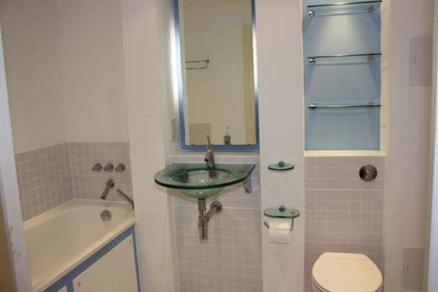  Image of 2 bedroom Flat to rent in St. Davids Square London E14 at Docklands, E14 3WQ