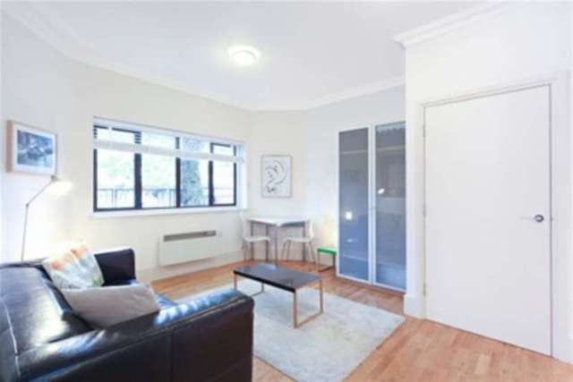  Image of 1 bedroom Flat to rent in St. Helens Gardens London W10 at London, W10 6LH