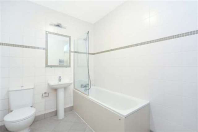  Image of 1 bedroom Flat to rent in St. Helens Gardens London W10 at London, W10 6LH