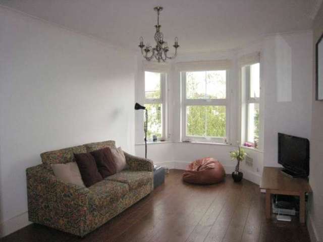  Image of 1 bedroom Flat to rent in St. James Road Tunbridge Wells TN1 at Tunbridge Wells Kent Royal Tunbridge Wells, TN1 2JZ
