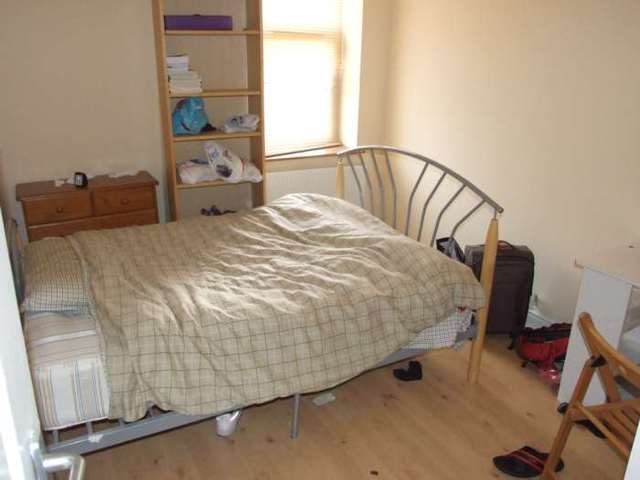  Image of 3 bedroom Flat to rent in Stacey Road Cardiff CF24 at Stacey Roath Cardiff, CF24 1DS