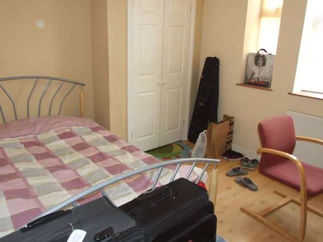  Image of 3 bedroom Flat to rent in Stacey Road Cardiff CF24 at Stacey Roath Cardiff, CF24 1DS
