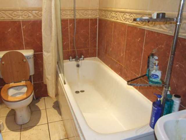  Image of 3 bedroom Flat to rent in Stacey Road Cardiff CF24 at Stacey Roath Cardiff, CF24 1DS